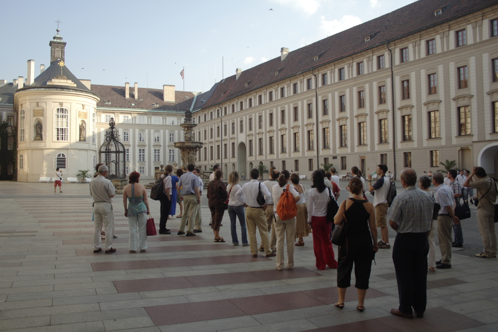 CIAA 2007 - img_5932-web.jpg (<i>Tuesday 17, 2007 - Conference trip - Prague Castle Walk</i>: II. Courtyard)