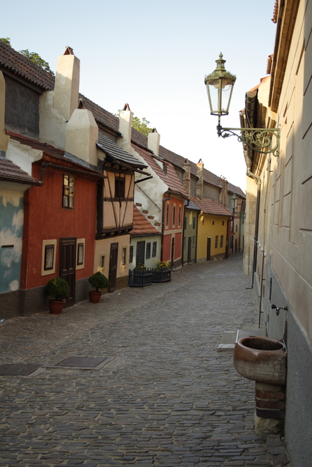 CIAA 2007 - img_5956-web.jpg (<i>Tuesday 17, 2007 - Conference trip - Prague Castle Walk</i>: Golden Lane)