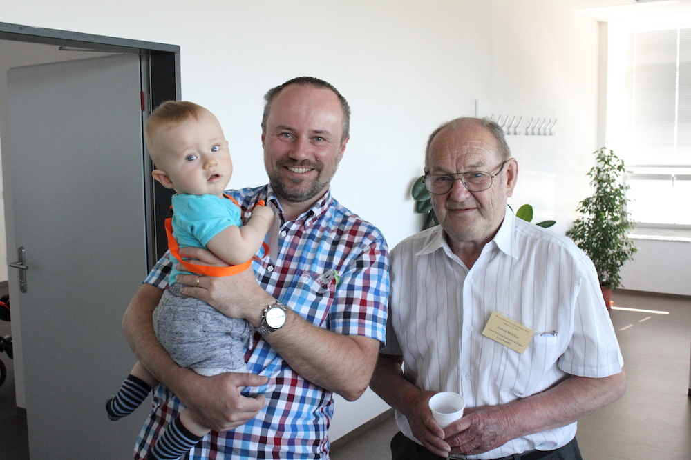 PSC 2016 - img_0753-web.jpg (Wednesday coffee break: Three generations of stringologists?)